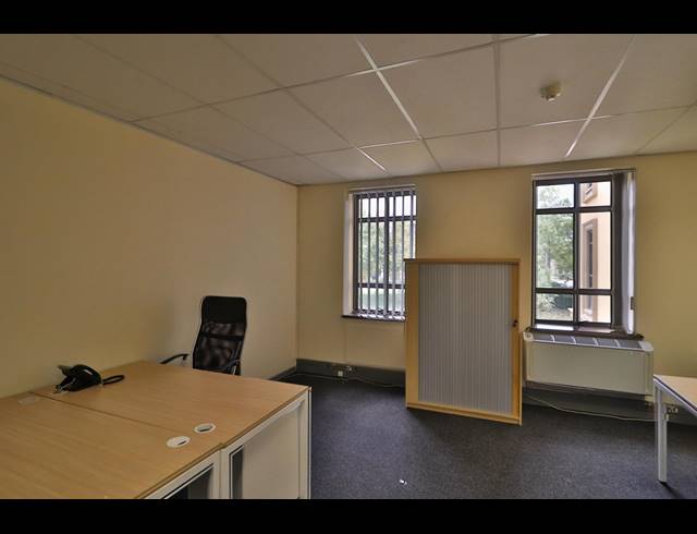 28M² SERVICED OFFICE TO LET IN FOURWAYS